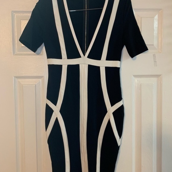 Low cut Black and White Classic Midi Dress Small - Picture 3 of 8